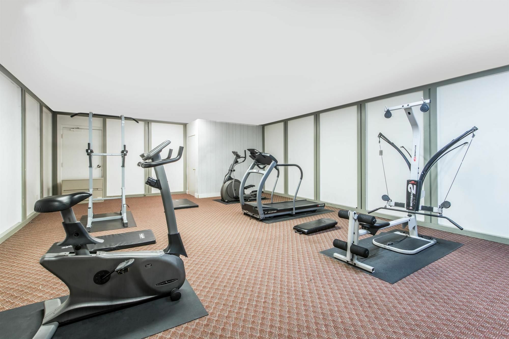 Howard Johnson By Wyndham Kitchener Conestoga Ngoại thất bức ảnh