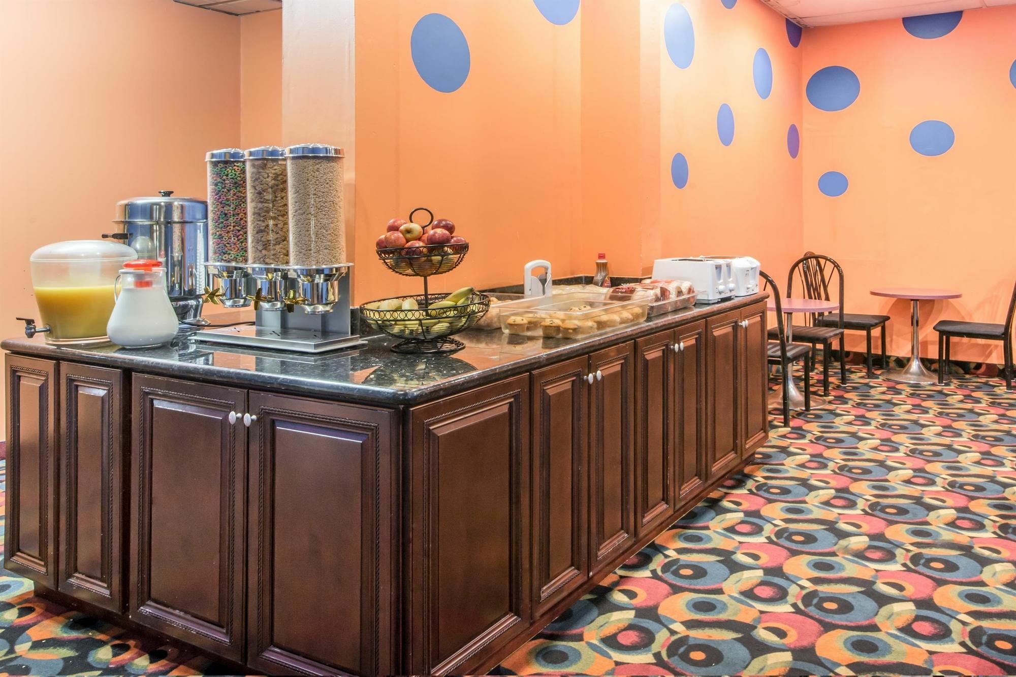 Howard Johnson By Wyndham Kitchener Conestoga Ngoại thất bức ảnh